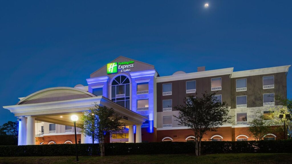 Holiday Inn Express & Suites Tampa East – Ybor City